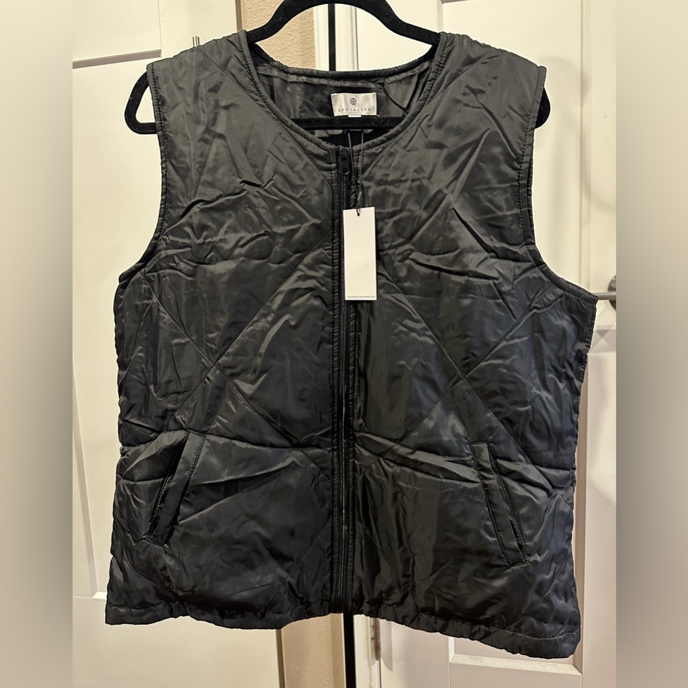 Black casual vest with front pockets